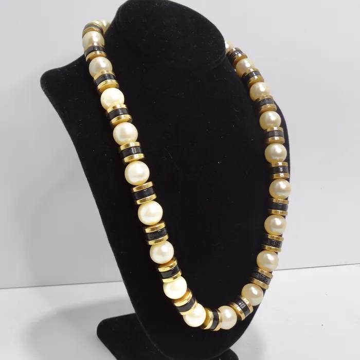 1970s Synthetic Pearl Beaded Necklace Vintage by Misty Necklaces