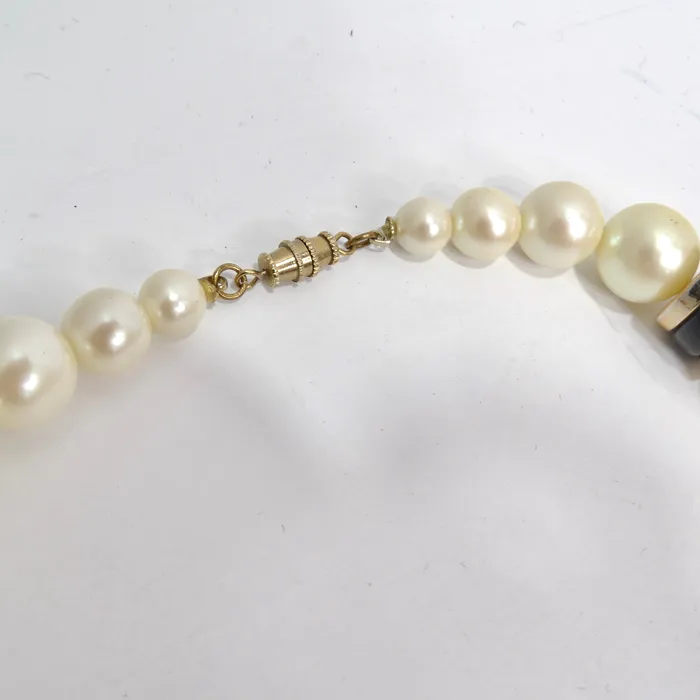 1970s Synthetic Pearl Beaded Necklace Vintage by Misty Necklaces