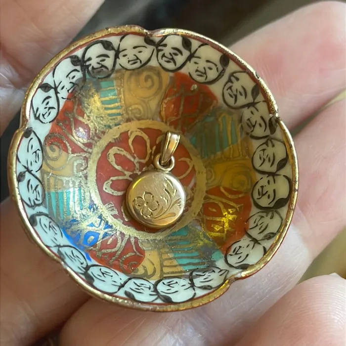 Dainty Flower Pendant 10k Gold Vintage Vintage Paris Jewelry Necklaces Dainty Flower Pendant 10k Gold Vintage Vintage Paris Jewelry Necklaces