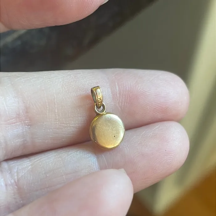 Dainty Flower Pendant 10k Gold Vintage Vintage Paris Jewelry Necklaces Dainty Flower Pendant 10k Gold Vintage Vintage Paris Jewelry Necklaces