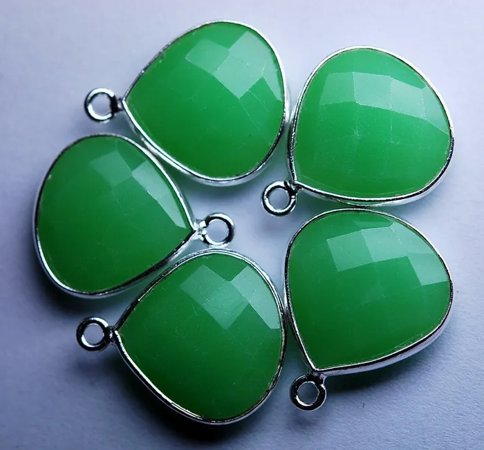 925 Silver Chrysoprase Chalcedony Faceted Heart Shape Pendant Connector 2 Piece Of 18mm Beads Supplies USA Necklaces 925 Silver Chrysoprase Chalcedony Faceted Heart Shape Pendant Connector 2 Piece Of 18mm Beads Supplies USA Necklaces