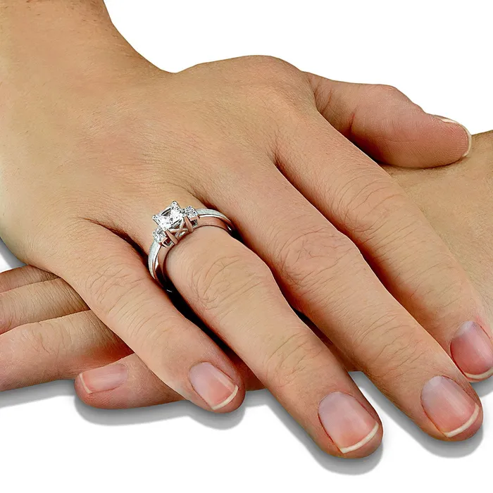 EverWith Rings EverWith Ladies Honor Memorial Ashes Ring with Fine Crystals